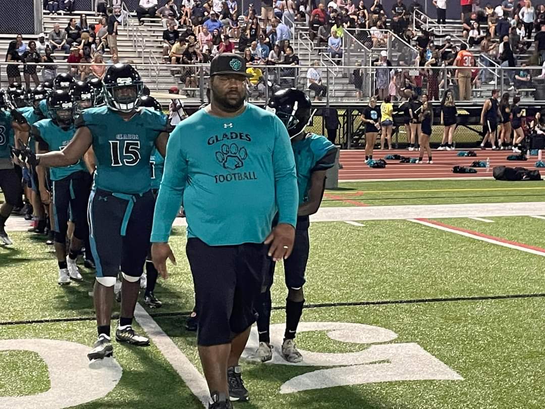 CoachCam794's tweet photo. S/o to Avant Garde &amp; West Broward for the work last night. I'm proud of my boys on how they played last night. Alot of people will have something to say but that's ok. Our record is still 0-0. Now it's time to get bigger, faster &amp; stronger. Last night served it purpose. 🤫🤫😆😆 https://t.co/9gea0ggd9Q
