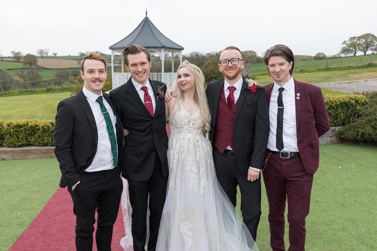 alexdoesasing's tweet image. I got married!
I’m still a bit lost for words about it…the whole thing was a total overload of joy.
My wife is the most wonderful person, and she looked so, so beautiful. Thank you to everyone who made it the most incredible day of our lives, my heart is so full 🖤