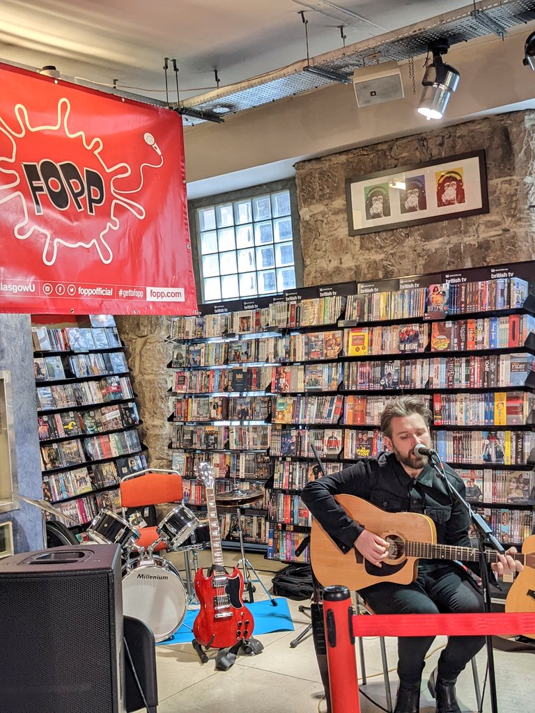 FoppGlasgowU's tweet photo. Soundcheck ✅
@johnrushmusicuk is in the building and his FREE (!!!) set kicks off at 3pm!
Be here or forever regret your decision 🤷♂️
#gettofopp #fopp #glasgow #livemusic #johnrush https://t.co/tW6DHLNvio