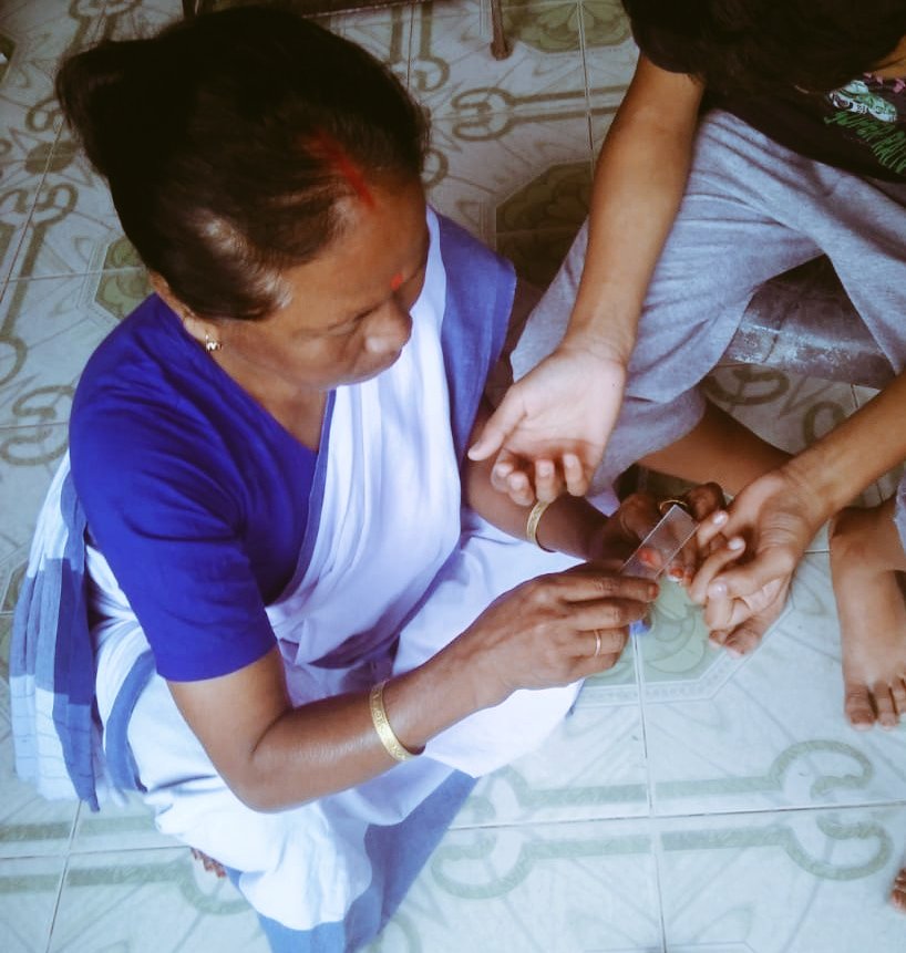 DVBPO_DIBRUGARH's tweet photo. #ASHA workers #Dibrugarh doing #Bloodslide collection #RDK testing of #fever cases for detection of #Malaria also #Bednet Impregnation for #prevention #control of #Dengue #JapaneseEncephalitis  #Malaria #protection against #mosquito 
#NVBDCP 
@nhm_assam 
@NHMDibrugarh https://t.co/2zjn8VaWYJ