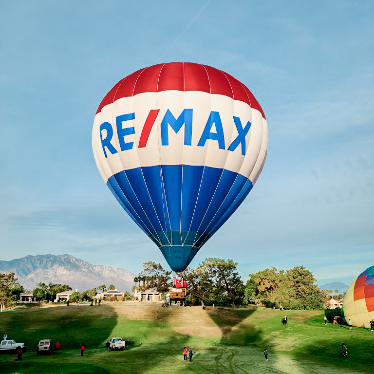 remax's tweet photo. Give us a ✋ if you've ever seen the RE/MAX balloon in action! https://t.co/VY2nmfeycv
