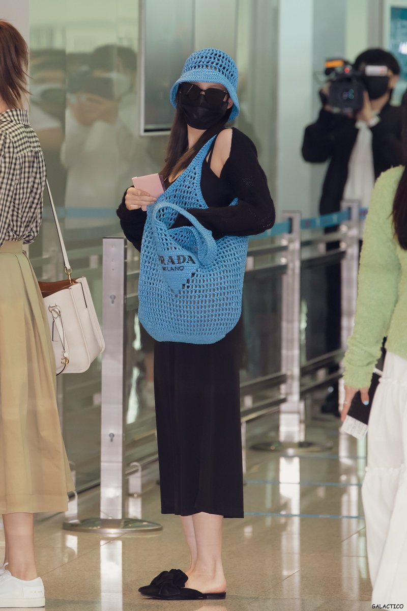 galactico131's tweet photo. 220512 트와이스 출국 

#사나 #SANA #MOMO #모모
#쯔위 #TZUYU #미나 #MINA 
#TWICE #트와이스 
#TWICE_4TH_WORLD_TOUR_ENCORE https://t.co/BN4z3K33oS