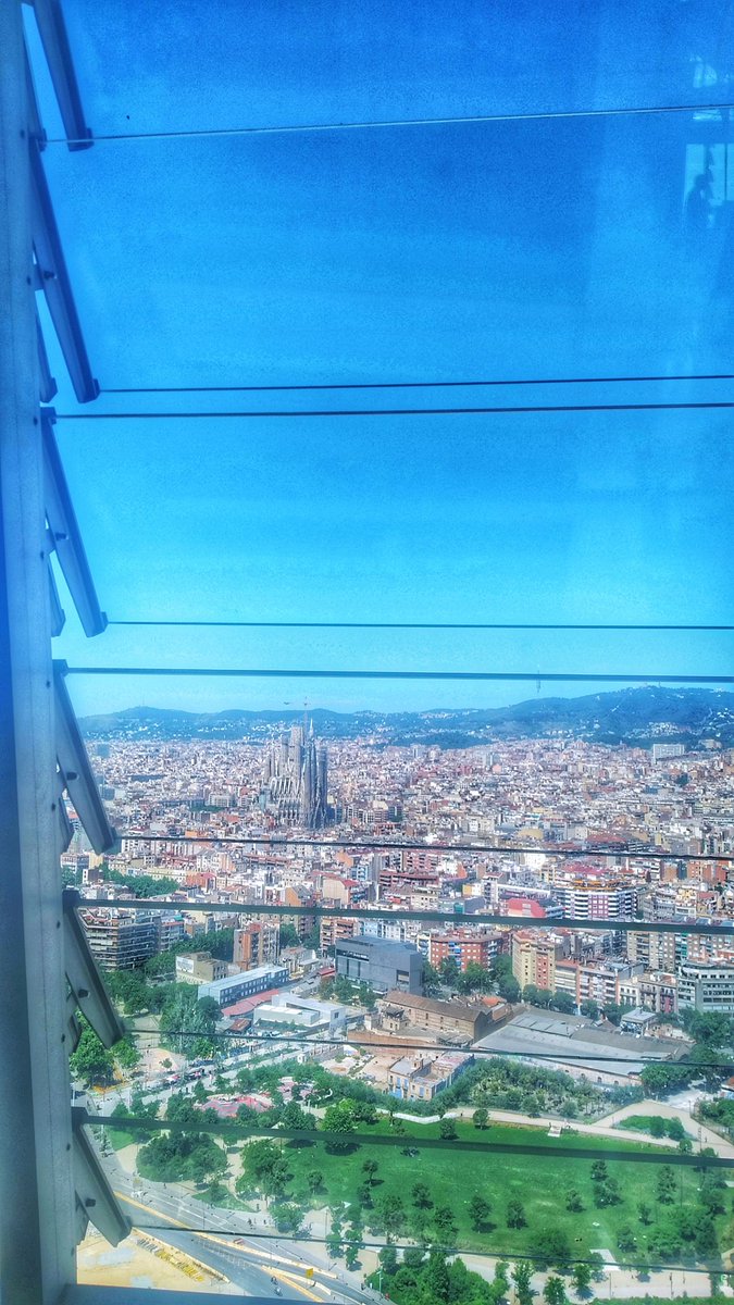 somnormals's tweet photo. Desde el Mirador Torre Glòries, Barcelona en 360 grados y además la obra multisensorial de Tomás Saraceno. Una experiencia diferente♥️
#MiradorTorreGlòries #Barcelona #CloudCities https://t.co/zn44ruQ2CZ