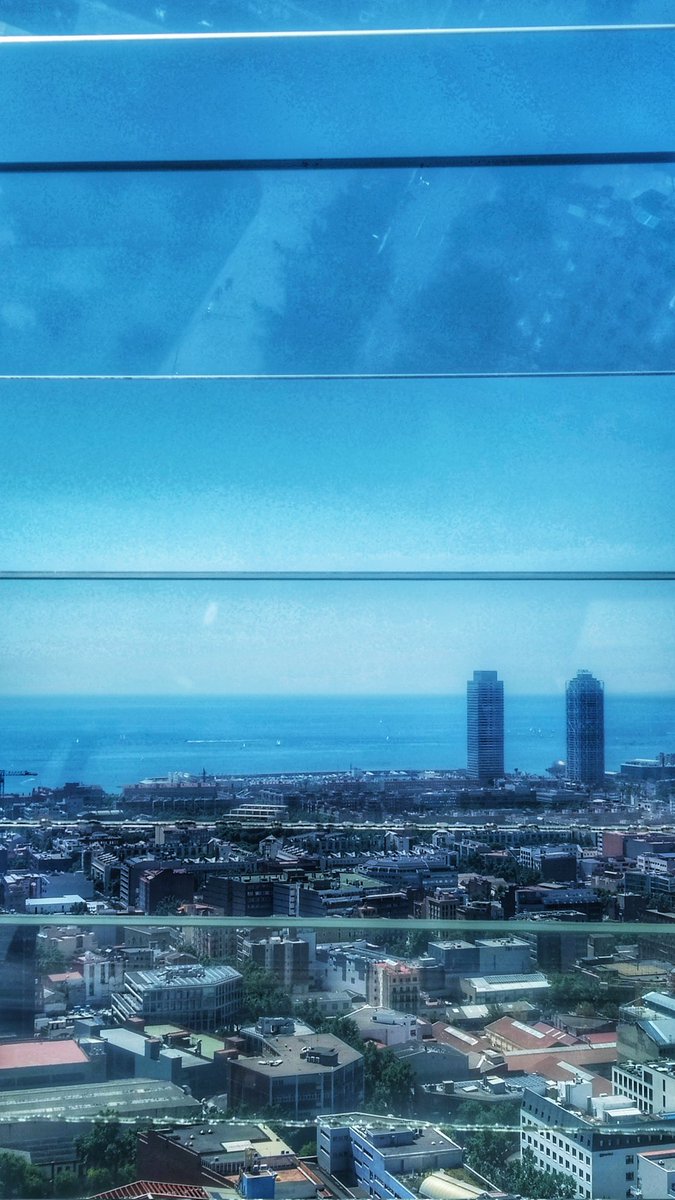 somnormals's tweet photo. Desde el Mirador Torre Glòries, Barcelona en 360 grados y además la obra multisensorial de Tomás Saraceno. Una experiencia diferente♥️
#MiradorTorreGlòries #Barcelona #CloudCities https://t.co/zn44ruQ2CZ