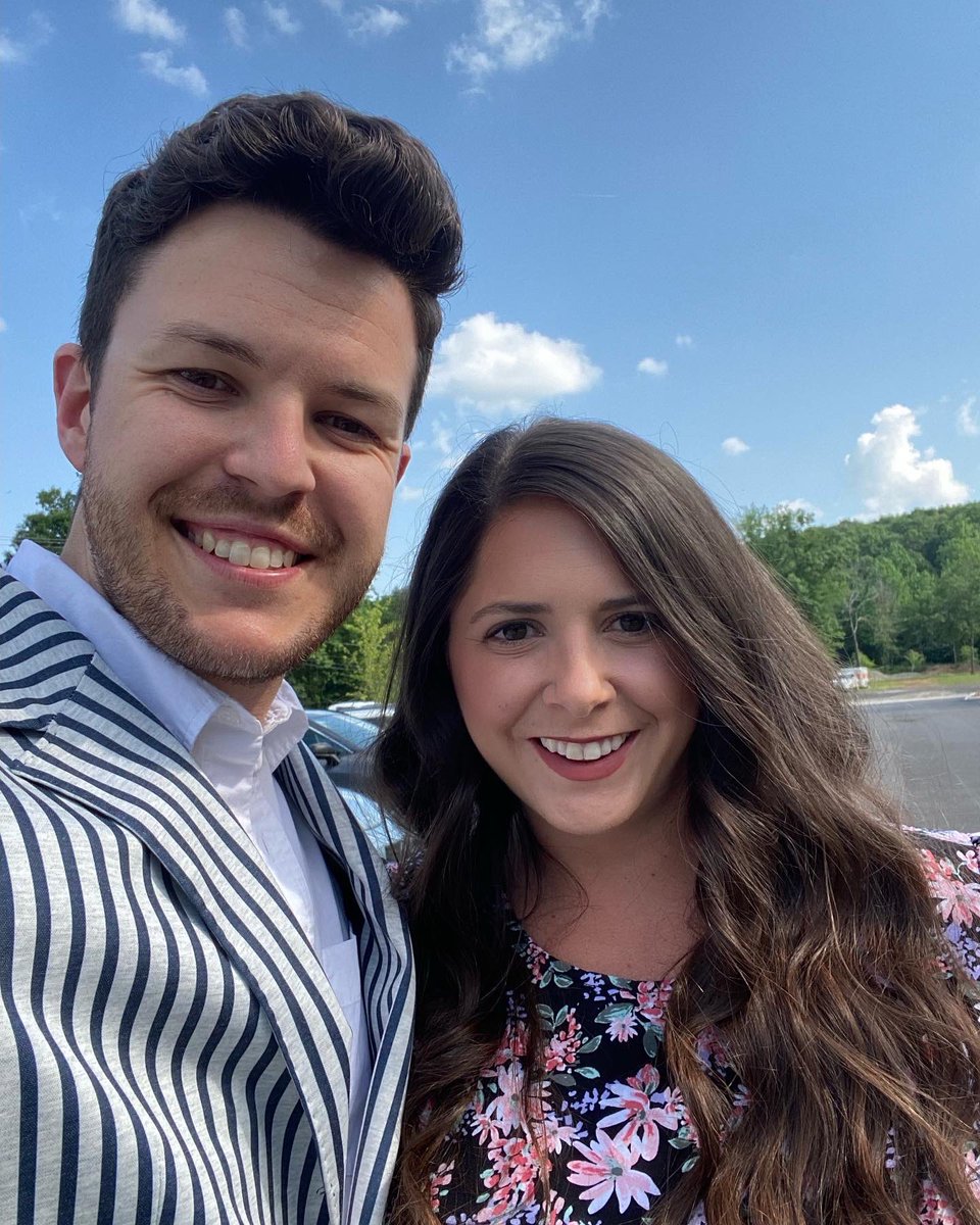 UFJaxEM's tweet image. Continuing #InternIntros with Dr. Hanna Kulbeth. Hanna is an Arkansas native joining us from the University of Arkansas for Medical Sciences. She has a 7 year old pup, Murph, who is half weenie/half beagle! Welcome to the #ShandsFam Hanna! #JaxEM