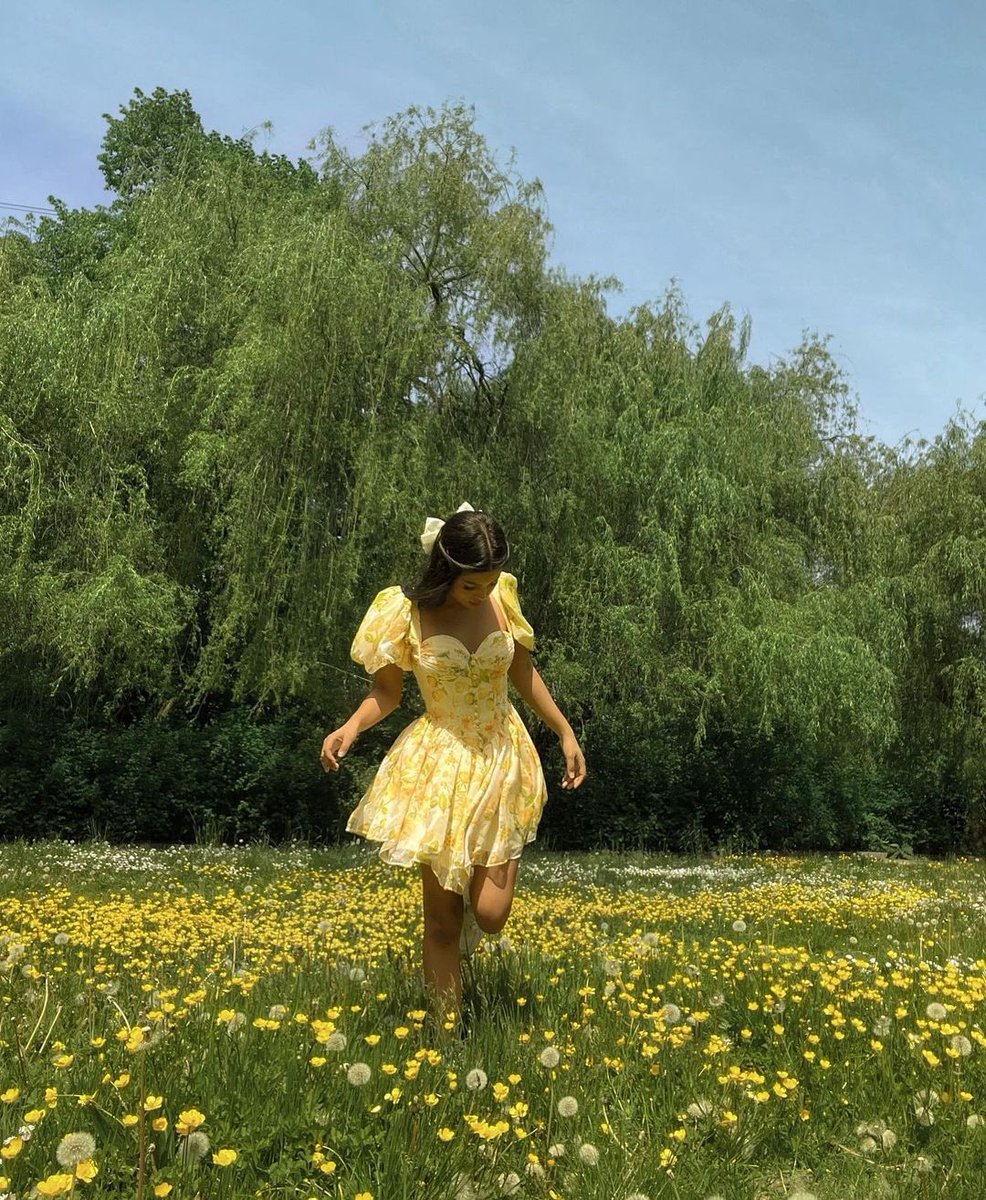 dazzlinghavens's tweet image. A gorgeous dress 💛