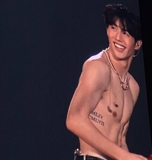gotexoelle's tweet photo. MARK TUAN THE HOTTEST https://t.co/gdT8q06fpG