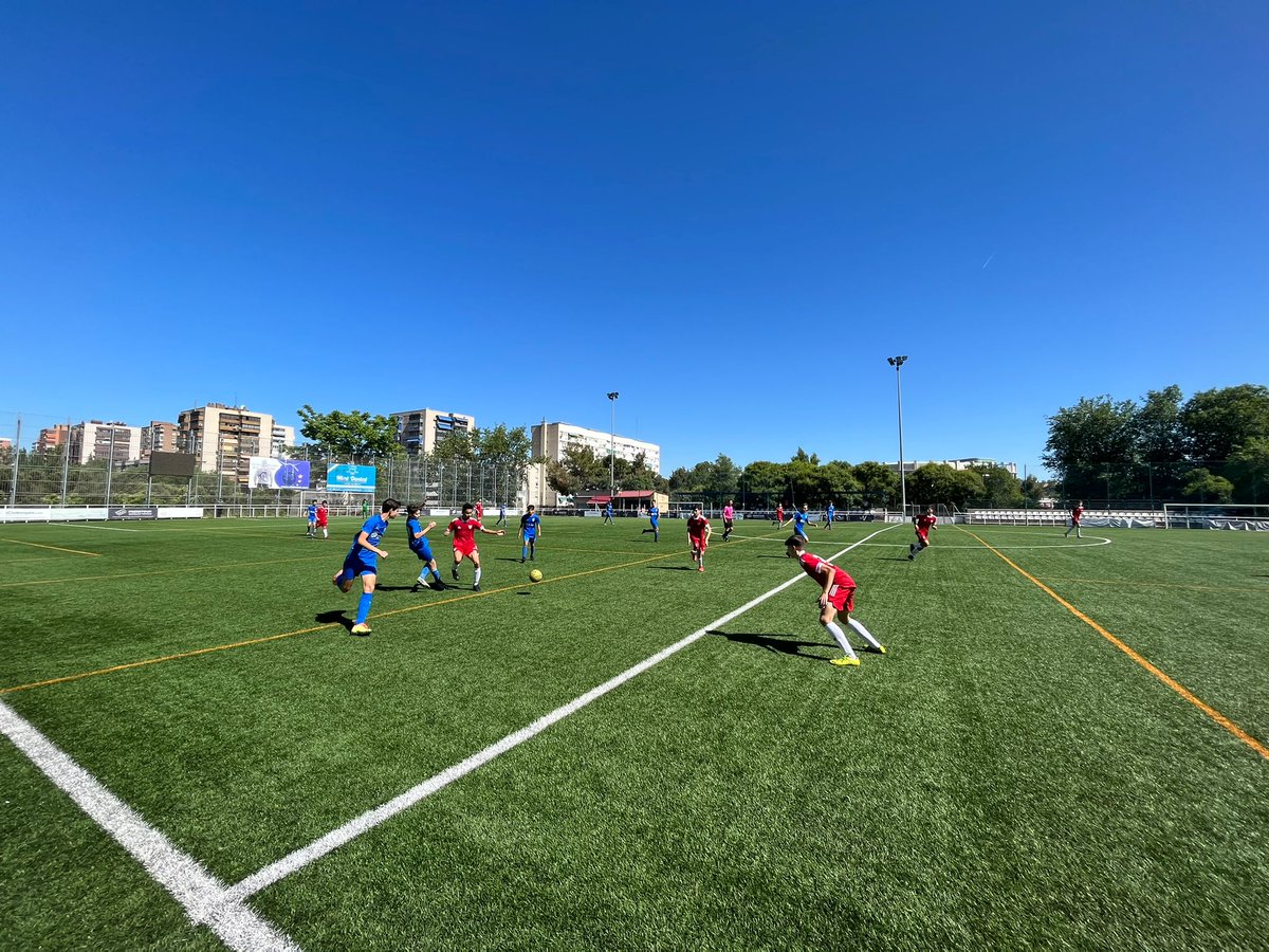 CDCanillas's tweet photo. 📢 | SEGUNDA CADETE
@ADVILLAROSA C 3⃣➖1⃣ #CadeteD
⚽️ Víctor
#AguaDelTeleno 🥤 #JustLoading
#JuntosHagamosHistoria 😍 💙 🤟
#VamosCanillas 🔵 ⚪ https://t.co/XnzAxFB4xw