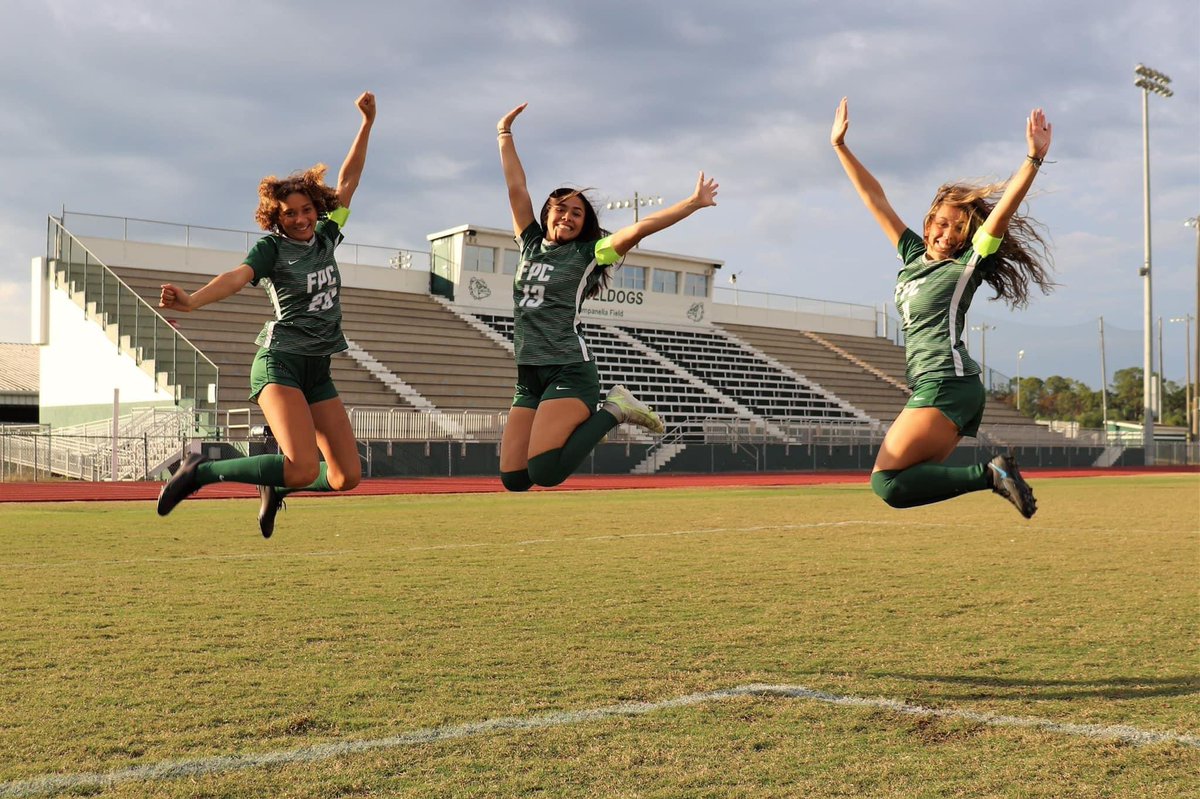 FPCWomensSoccer's tweet photo. Congratulations to our Class of 2022 SENIORS💚🤍 
It’s graduation day!!!! These three ladies have accomplished so much throughout their 4 years at FPC💕They are student leaders! We can’t wait to hear your graduation speech, @raygiaccone! Congrats Makayla, Jada, and Ray!!! https://t.co/qbZf2TWfwM