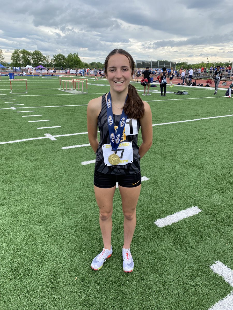 HSSports01's tweet photo. Brownsville’s Jolena Quarzo wins the PIAA Class AA 3,200, breaking her sisters’s state record time. https://t.co/iSGZmdeC0P