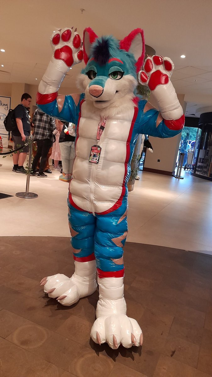statiksam's tweet photo. It's a puffy nylon Rachy at Confuzzled!  So happy to see the suit fits so well.  Rachy looks awesome! https://t.co/BiNRQq3wTb