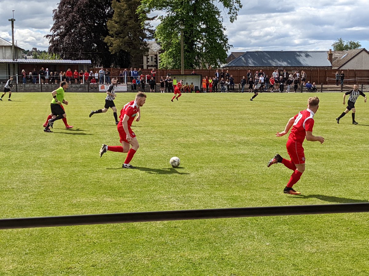 No Rovers, so a trip to East Shore Park 
to see a couple of my old clubs in action ⚽

<a href="/newburghfc/">Newburgh Juniors FC</a> v <a href="/GlenrothesFC/">Glenrothes FC</a>
     ⚫⚪⚫               🔴⚪🔴 

Good to catch up with lots of great people from both sides 👍 

Good game - Glens 1 up