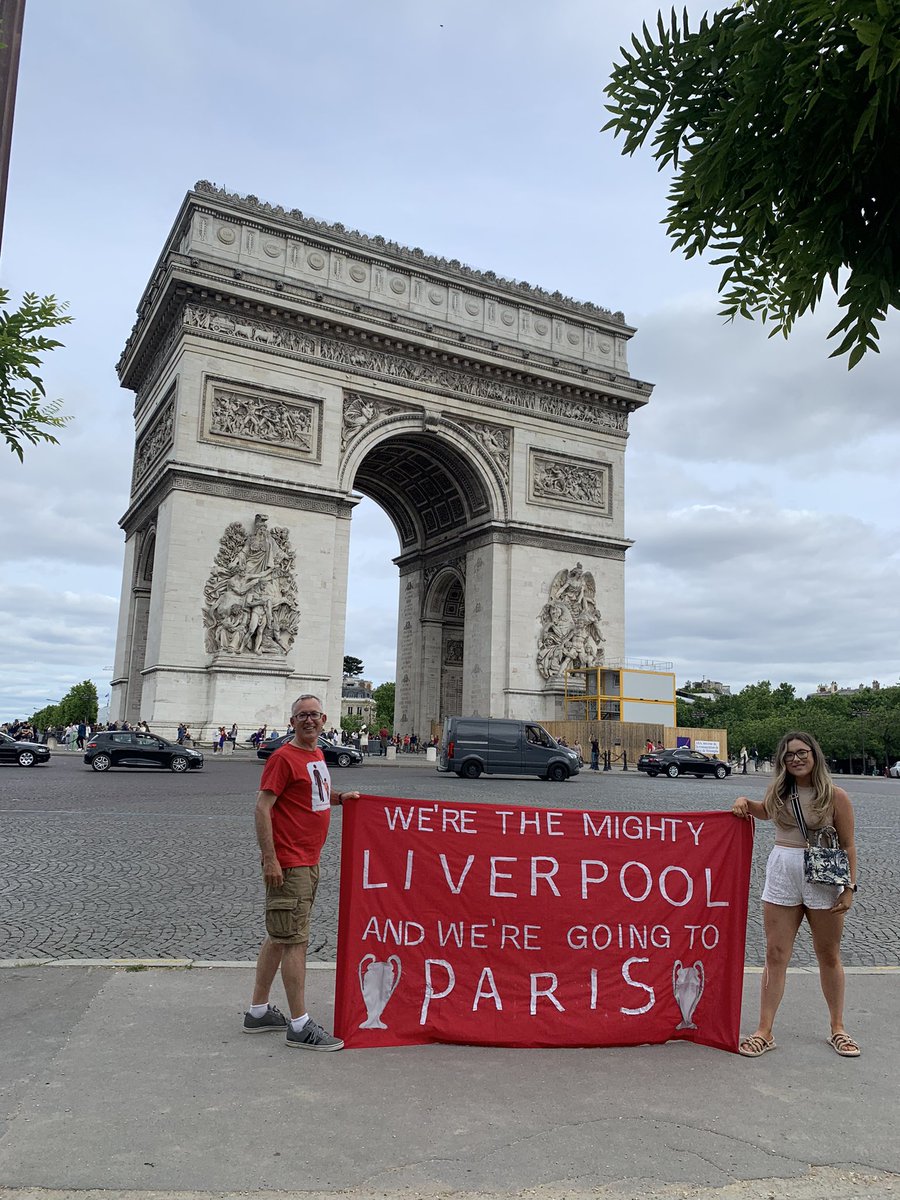 LFCIndonesia's tweet photo. Ayo kirimkan atribut yang akan kalian gunakan saat menonton #UCLfinal nanti malam! 📸👇 https://t.co/JR7Ch5ziFV