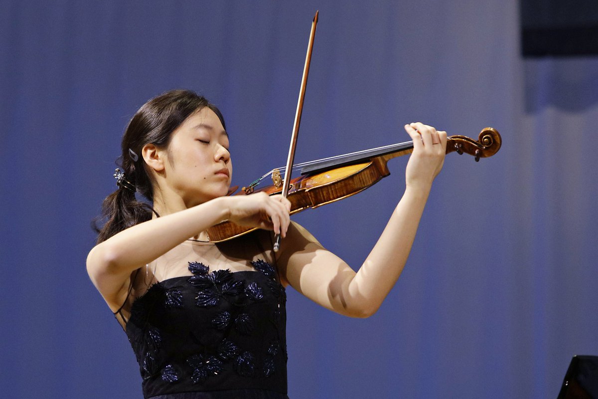 The second day of the finals is upon us! See the schedule for the evening (EEST) here: sibeliuscompetition.fi/en/tickets-and… and tune in at @yleareena: areena.yle.fi/1-62103101 #sibeliusviolincompetition