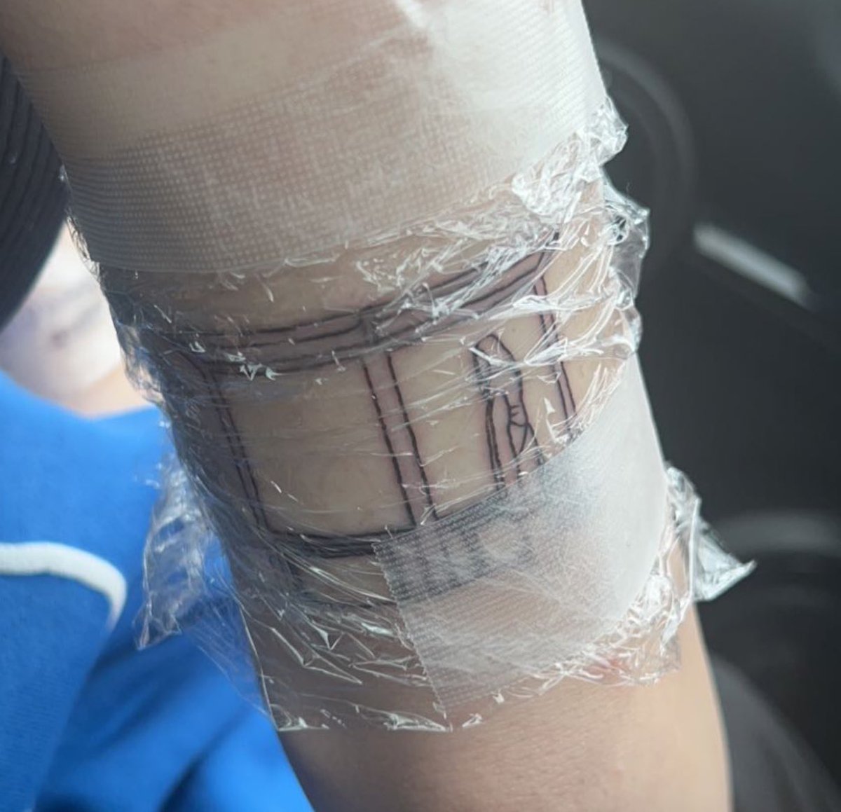 mirrorballkt's tweet photo. got my bro @mollodrama to draw me a tattoo for our fav band <3 https://t.co/TjMqgsaXYq