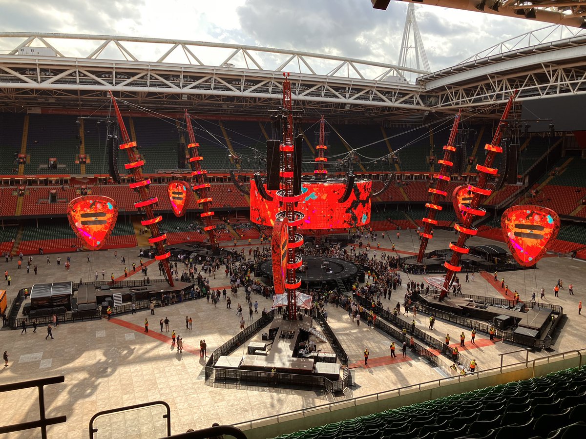 littleARTPOPx's tweet photo. Here for @edsheeran in the @principalitysta Cardiff! My first stadium show. What a view tho ππ―#MathematicsTourCardiff https://t.co/PU0Qx7Culh