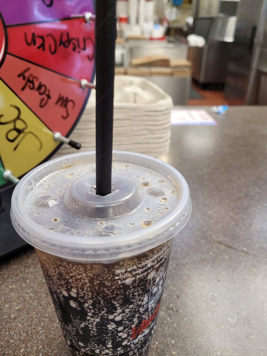 TotallyTR's tweet photo. @Wendys Literally makes no sense to have a paper straw in a PLASTIC cup...what happened to the cardboard cups? https://t.co/MyWcUE7Y2u