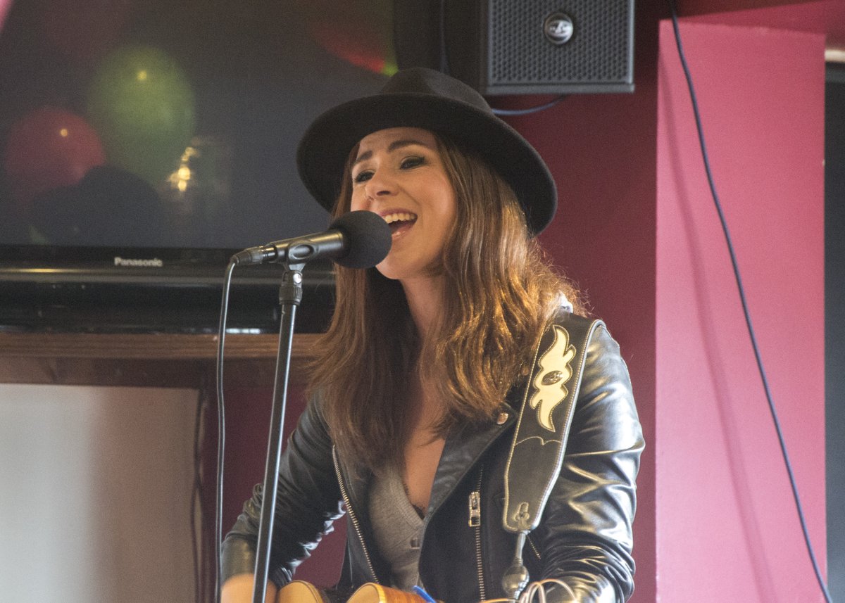 Abourke3Aoife's tweet photo. Great music from @SinaTheil
#HomeToMayo #Ballina #MayoManchester https://t.co/MxXMhOR5Be