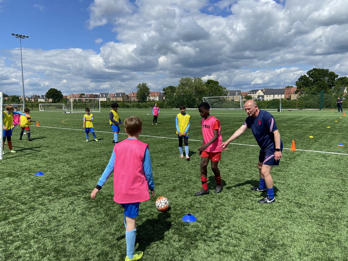 OxfordshireFA's tweet photo. That’s it for the Coaches Conference 2022! We hope everyone had an enjoyable day and have taken some fresh ideas and knowledge back to their clubs. Many thanks to @vphalsall @sturge_p and @Ekh93 for delivering. See you all on a CPD even soon! #OFACC22 https://t.co/h4O3LGUEkZ