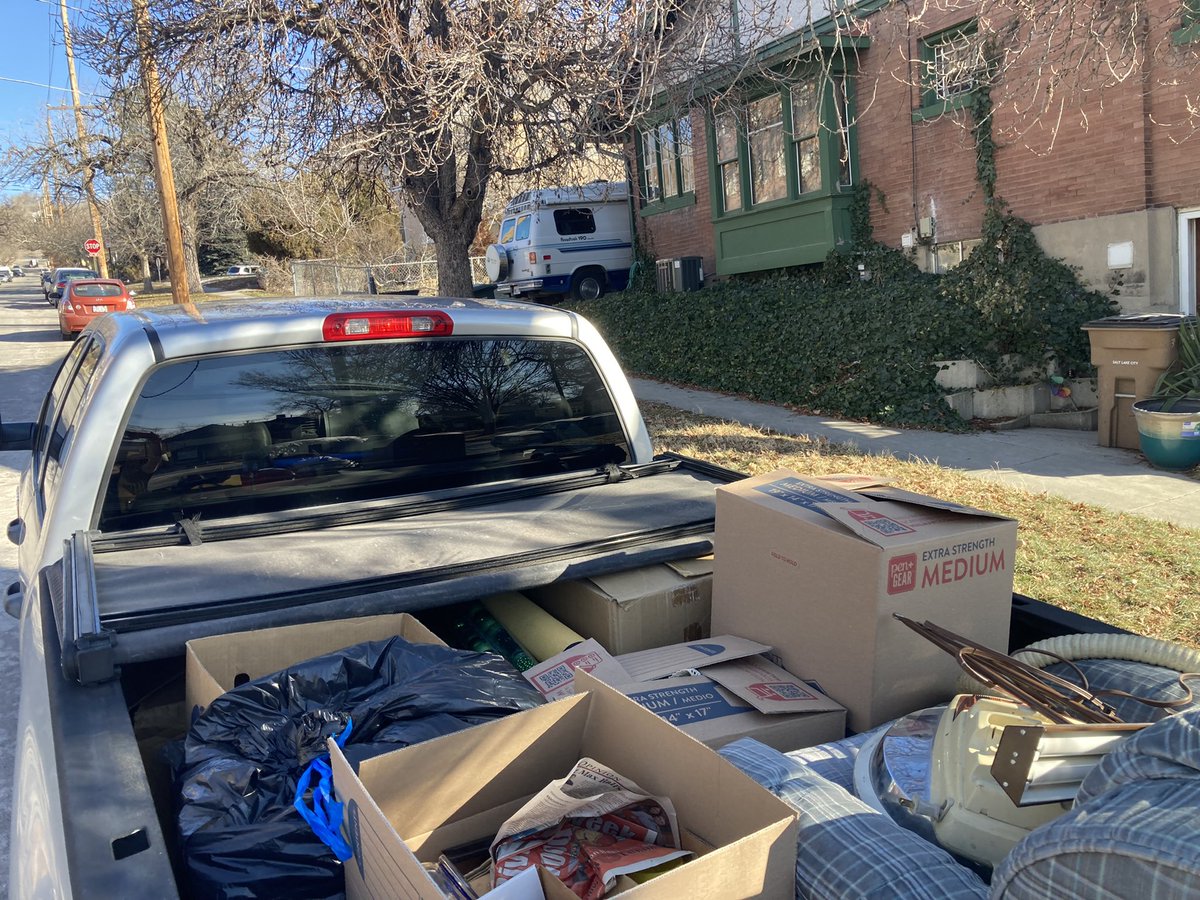 LimbKenneth's tweet photo. #cleaningout #toomuchstuff https://t.co/HkIAkglAUs