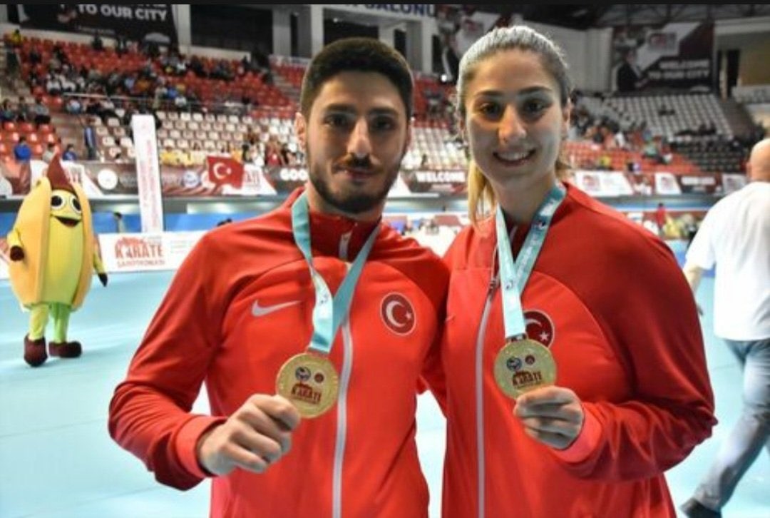 DepresifYanklar's tweet photo. Eda ve Erman kardeşler Avrupa şampiyonu..

Eda ve Erman ELTEMUR kardeşler Avrupa Karate Şampiyonası'nda altın madalyanın sahibi oldular..
...
Ülkemizi gururlandıran gençler, kutluyoruz sizleri..
#NeMutluTürkümDiyene 
#IRKIM 
#Türkiye https://t.co/Qb6T75PNTV
