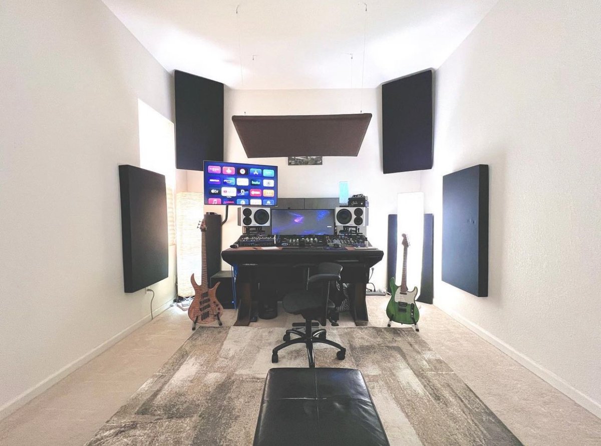 DangerfoxInc's tweet photo. How clean is this? @erockomania
.
.
.
.
.
.
.
#musicproducer #recording #recordingengineer #recordinggear #audioengineer #recordingartist #mixengineer #studiobuild #distressor #producerhive #dailysospost #preamp #studioflow #soundengineering https://t.co/2Tl0Gfx9GY