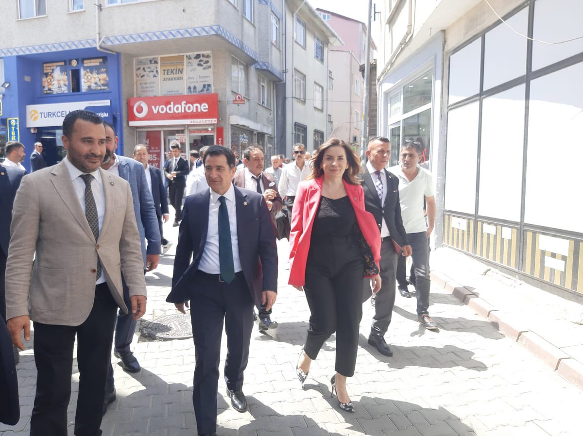 Genel Başkanımız Sayın Devlet Bahçeli’nin talimatlarıyla“Adım Adım 2023–İlçe İlçe Anlatma ve Aydınlatma Toplantıları” kapsamında İstanbul Milletvekillerimiz Sayın <a href="/ArkazHayati/">Dr. Hayati Arkaz</a> Ve Sayın @arzuerdemDB ile birlikte Büyükçekmece ilçemizde  esnaf ziyaretlerinde bulunduk.