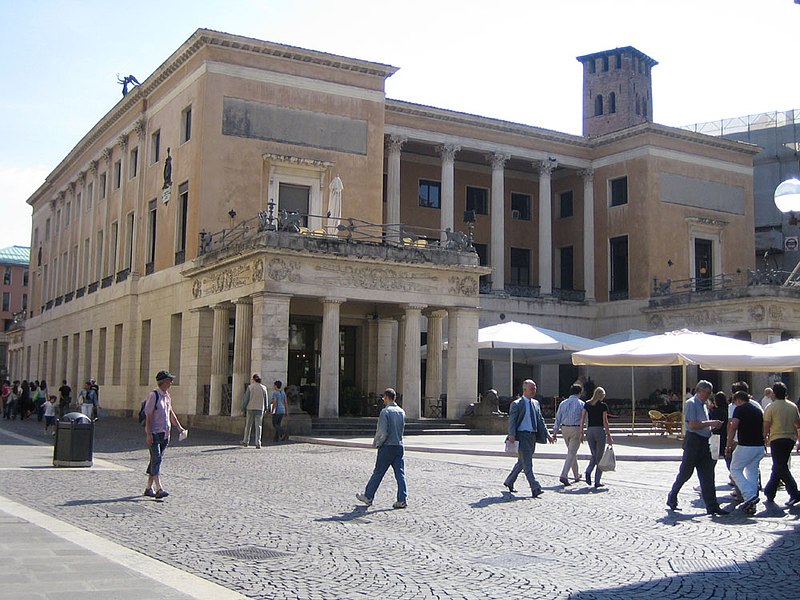 alberto_sanavia's tweet photo. #9giugno 1831, #Padova: su progetto dell’architetto veneziano Giuseppe #Japelli, s’inaugura il Caffè #Pedrocchi nella veste in cui oggi lo conosciamo. Solo nel 1839 sarà aggiunto il Pedrocchino in stile neogotico. Rimarrà aperto giorno e notte fino al 1916 https://t.co/cYO25tNnUP