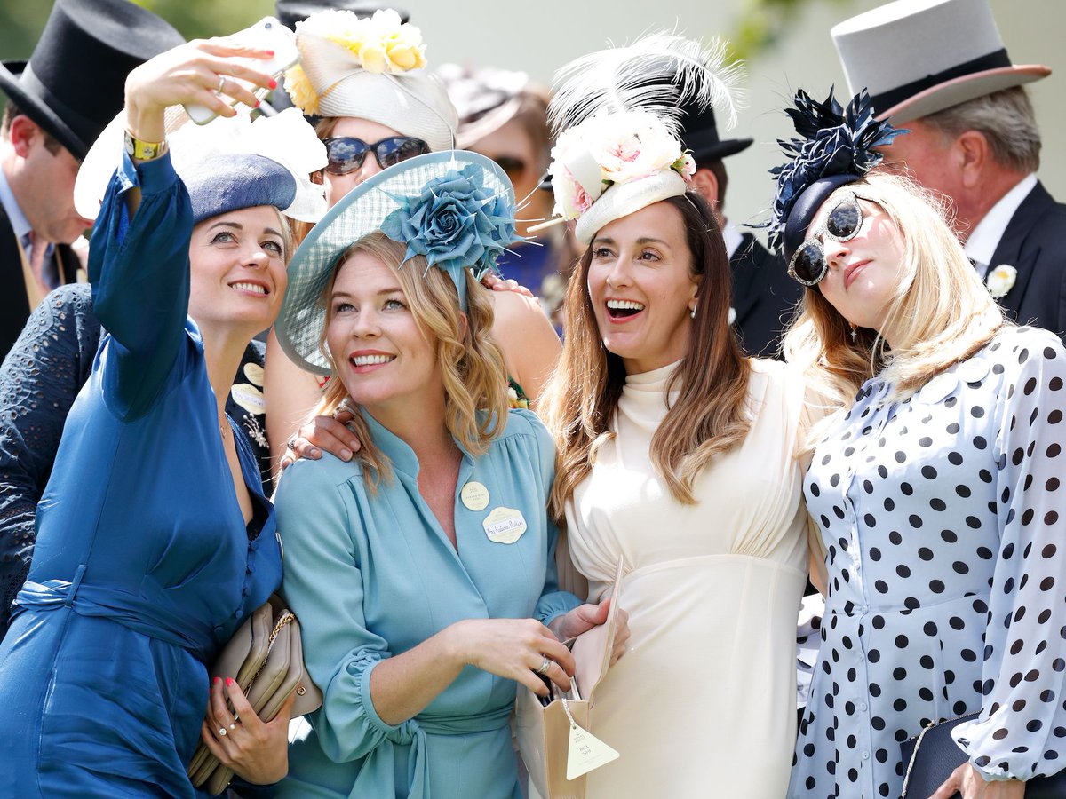 DesignandAlt's tweet photo. SUMMER OUTFITS
Do you need your outfits for the English social summer altered, please book your appointment early enough to have your garments ready in time. We are busy and our current turnaround time is 10 days.  #RoyalAscot #Wimbledon #Henleyroyalregatta https://t.co/S1f2r6JPkY