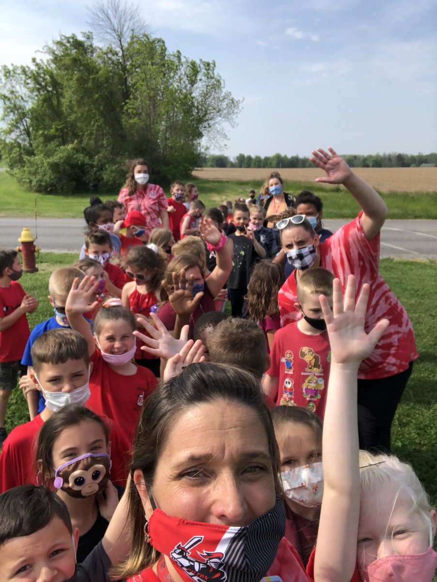 LynnetteMGall's tweet photo. Flashback to last year’s School-Wide Walk with Mrs. Farrell’s and Mrs. Root’s second graders. Makes me miss the Class of 2031 so much! Hard to believe they are all going to be fourth graders soon ❤️🖤 #onevillage #secondgradecadets https://t.co/CfbqaspZii