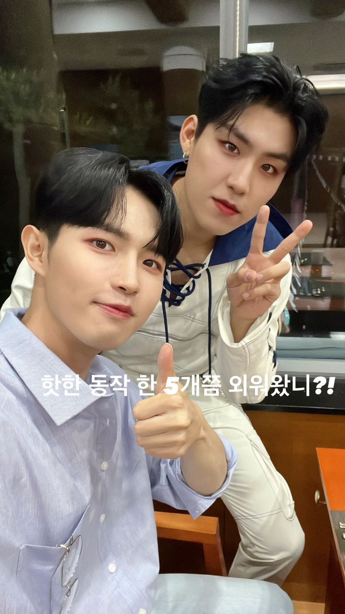 dnwlsejrwlf3's tweet photo. 김재환 인스타그램 #AB6IX #박우진 

[ 핫한 동작 한 5개쯤 외워왔니?! ]

https://t.co/5DT2iPxDH7 https://t.co/bZ0p0SEm9c