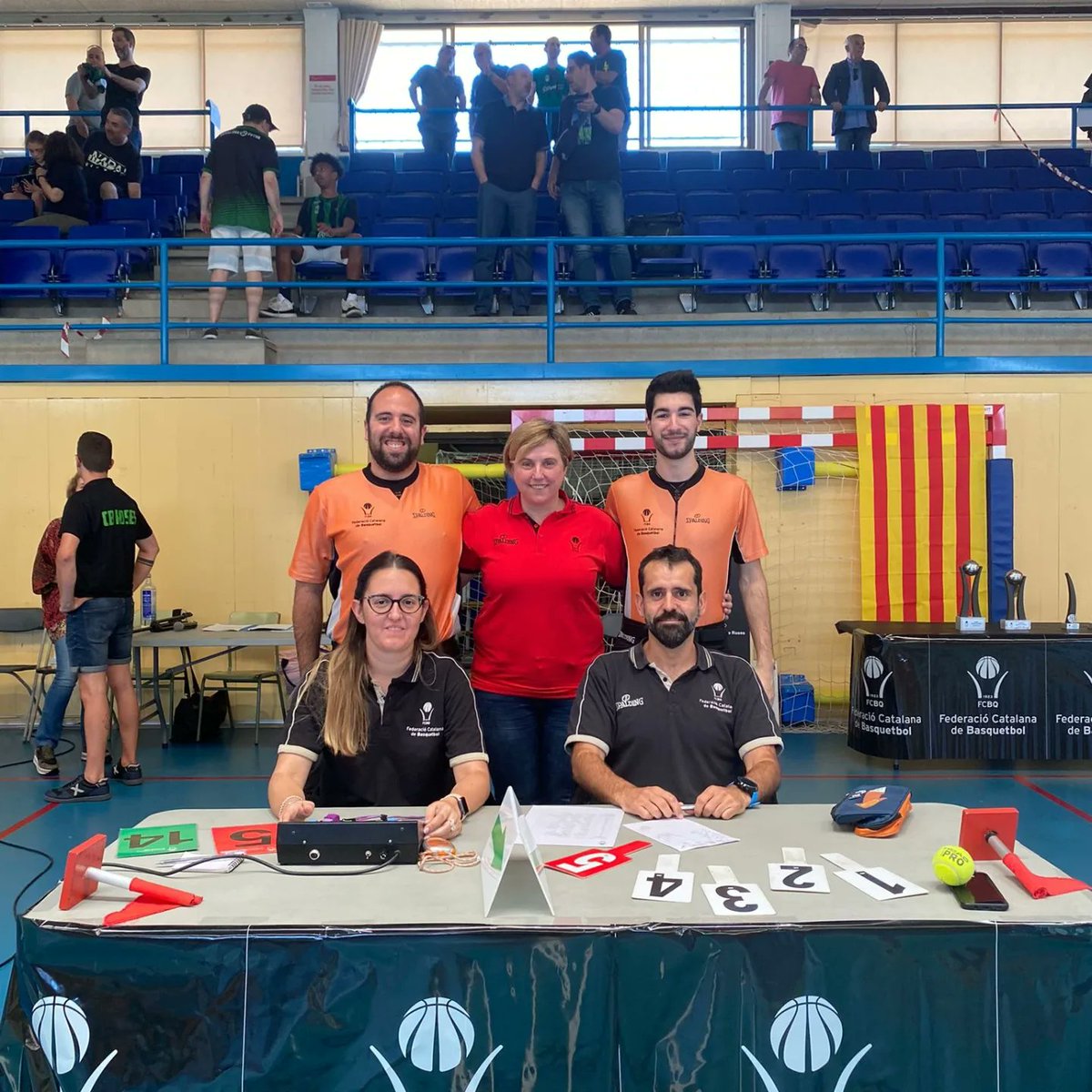 RTGirona's tweet photo. Equip arbitral de la fase final del Campionat Catalunya Infantil Interterritorial que s'està jugant a Roses. https://t.co/uj9MPUb368