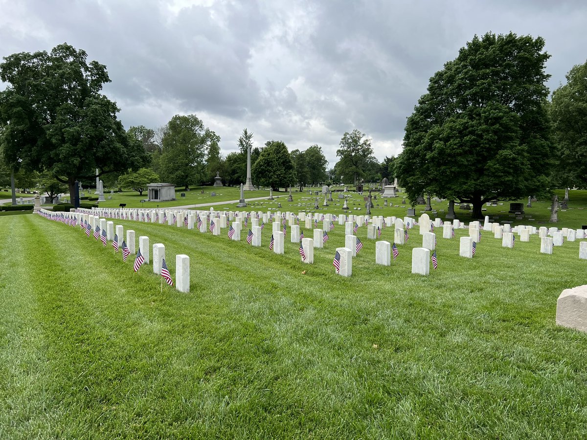 @shortridgehighschool JROTC is honored to play a small part in Indianapolis’ <a href="/CrownHillCem/">Crown Hill Cemetery</a> Memorial Day ceremony.  Thank you to this great group for volunteering! @ipsschools @us_army_recruiting_indy_south <a href="/innationalguard/">Indiana Army National Guard</a> @armyrotc