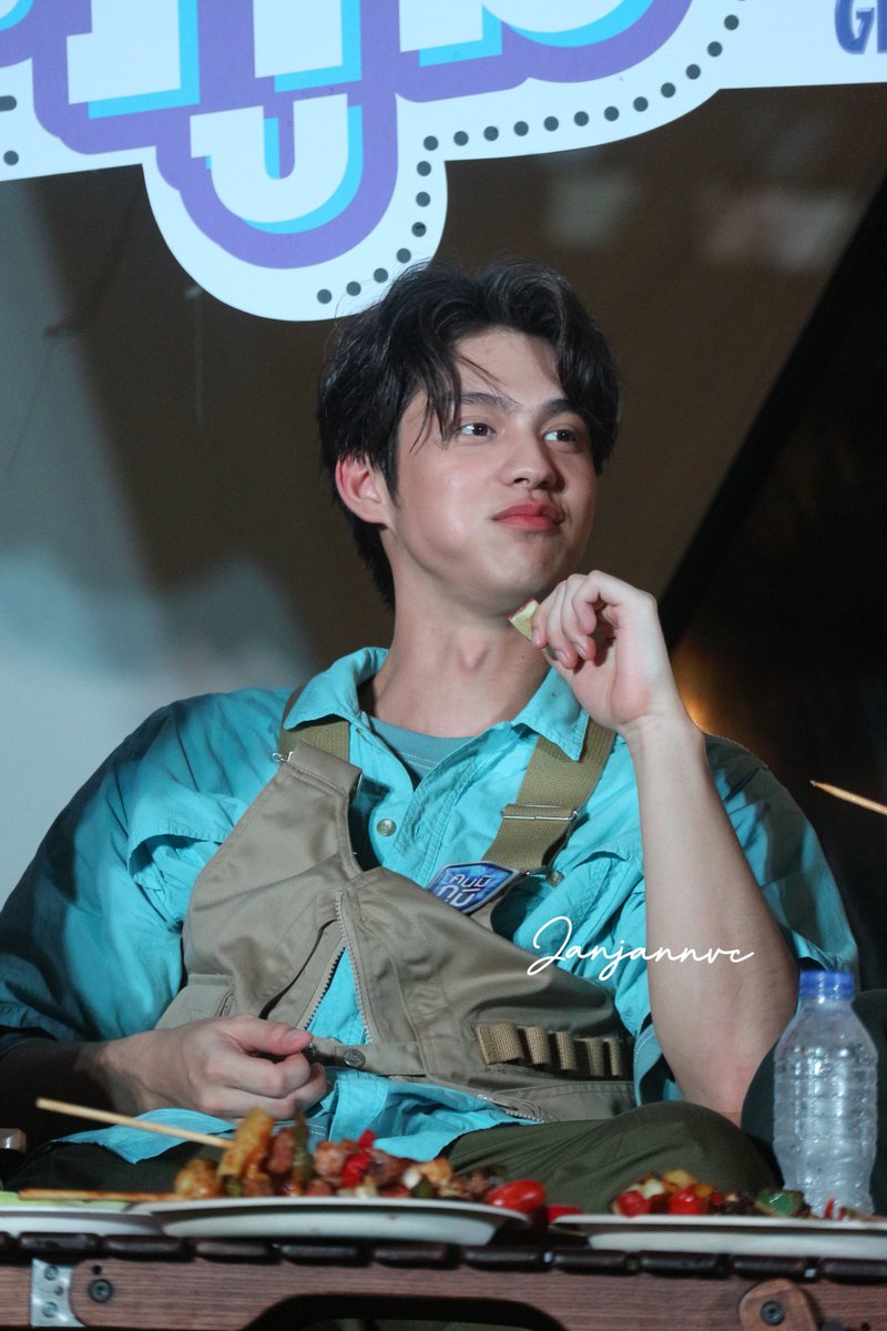 jannipitha's tweet photo. Enjoy eating นะคับบ😝😝
#นมเปรี้ยวดัชมิลล์คนมีภูมิxBWDN 
#winmetawin @winmetawin
#bbrightvc @bbrightvc https://t.co/v8t8n4A4dS