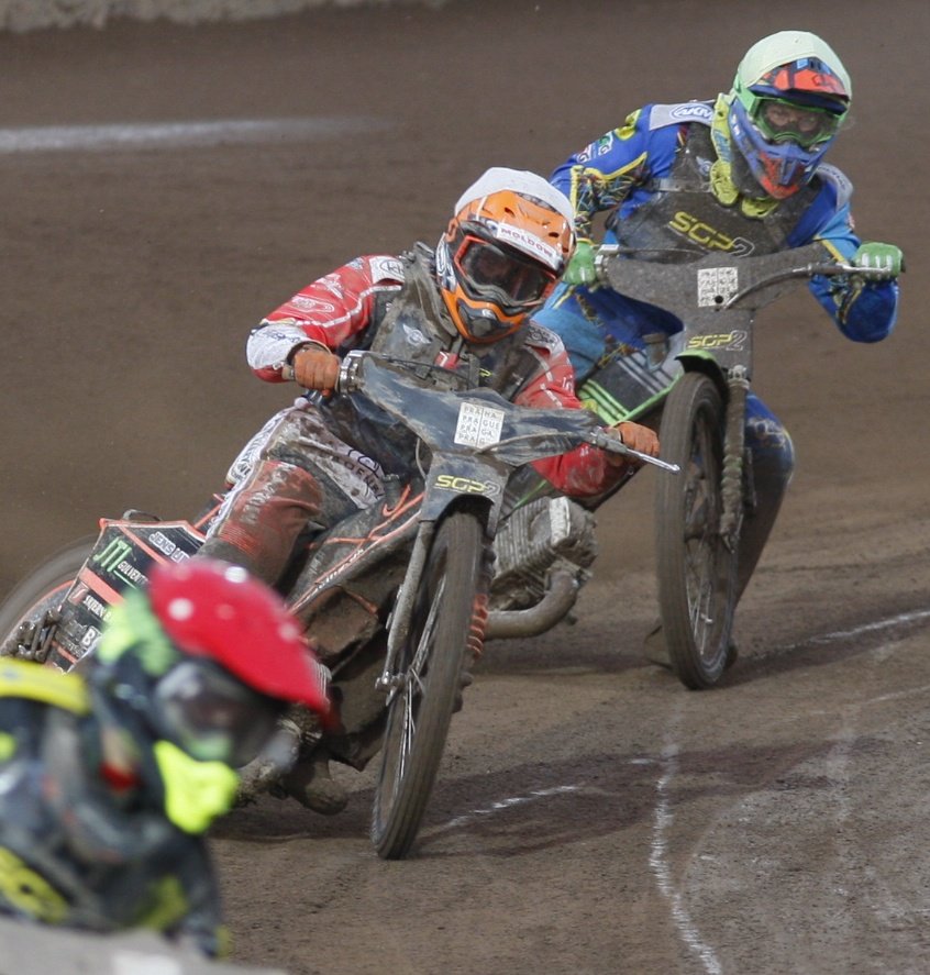FIM SPEEDWAY U21 VM-AFD. 1 AF 3 I PRAG.
Gul Kevin Juhl Pedersen i heat 8. Svenske rød Casper Henriksson. Hvid  Daniel Klima fra Tjekkiet. Danskeren styrtede senere i heat 10 efter ryttergårdslågen hvor han desværre pådrog sig en hjernerystelse og kom på sygehus.
Foto: SPORTXPRESS