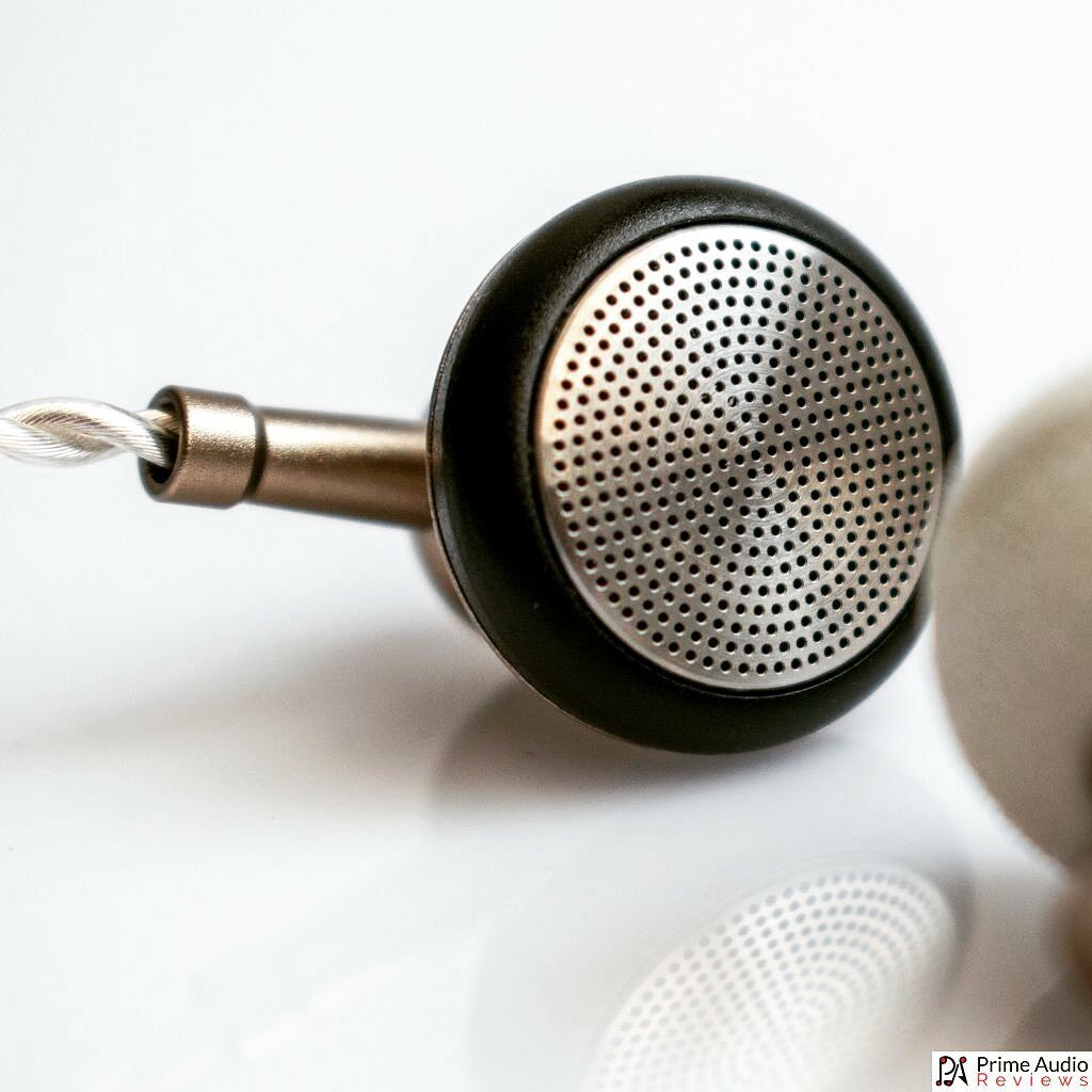 CrabbosM's tweet photo. I know there are still a lot of earbuds fans out there. So let's enjoy the lovely @sivga_audio M200 earbuds.
These are warm but clear - natural and musical. Oh, soundstage? These are open earbuds - do you even need to ask? 😄🎧
.
#earbuds #sivga #m200 #chifi #openback #portab… https://t.co/K8UM1RcsiK