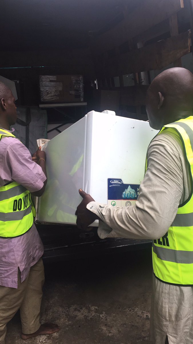 WeMoveCo's tweet photo. DURING THE WEEK:

We successfully completed a move for a client from Lagos to Abuja.

Client was moving home properties.

The van we provided was spacious enough, as both lives and properties arrived at the destination safely, and within appointed time.

#BlackTechTwitter https://t.co/Gz7UVWUDkY
