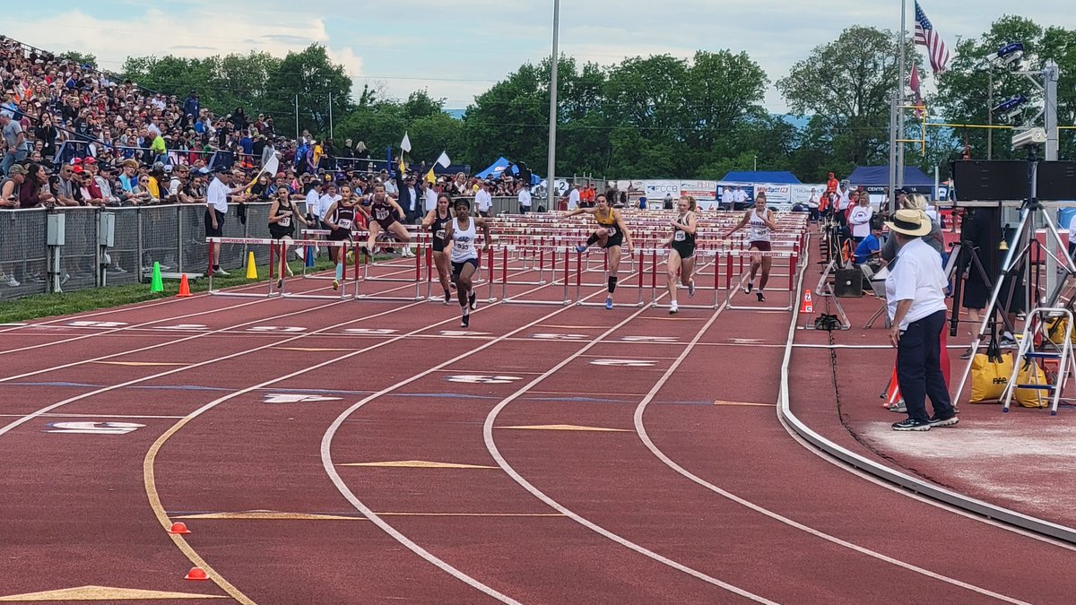West Catholic's Taleea Buxton defends her title in the AA Girls 100H with a time of 14.23!

#PIAAStates
