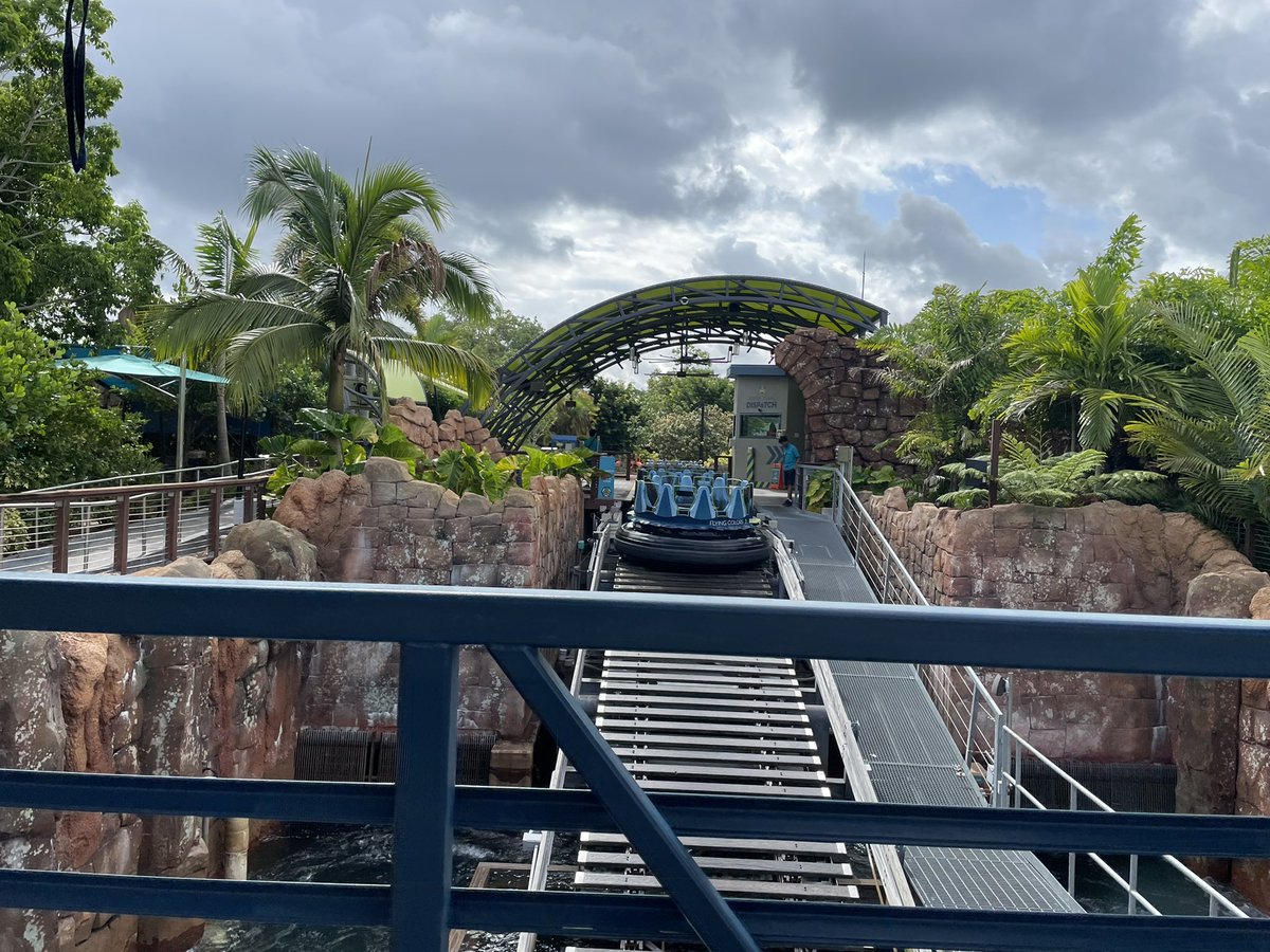 Hockeyman55's tweet photo. Time to get wet 🤣 #infinityfalls #seaworld #seaworldorlando @SeaWorld https://t.co/wRgjLHBEYi