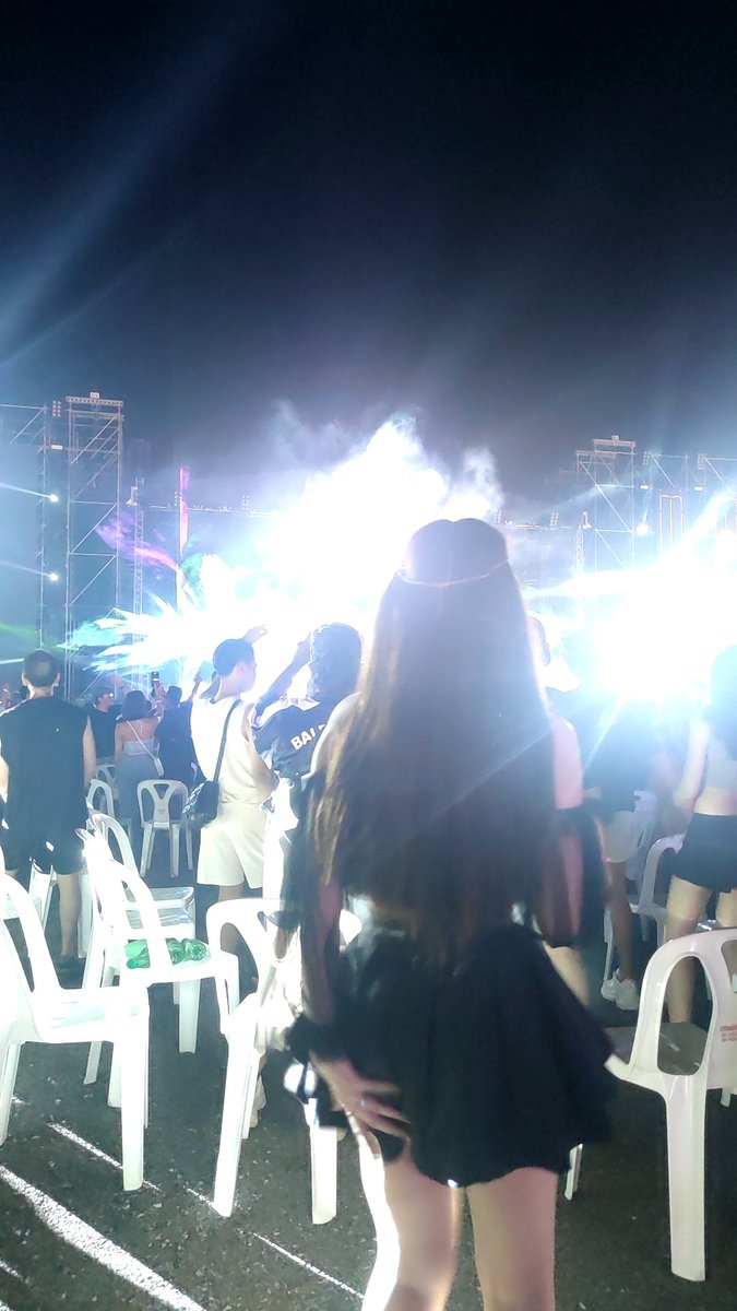 jeffizzle213's tweet photo. I gotta admit the worst music festival of all time! #creamfieldsthailand get your shit together #Thailand https://t.co/nkN1nfWFXr