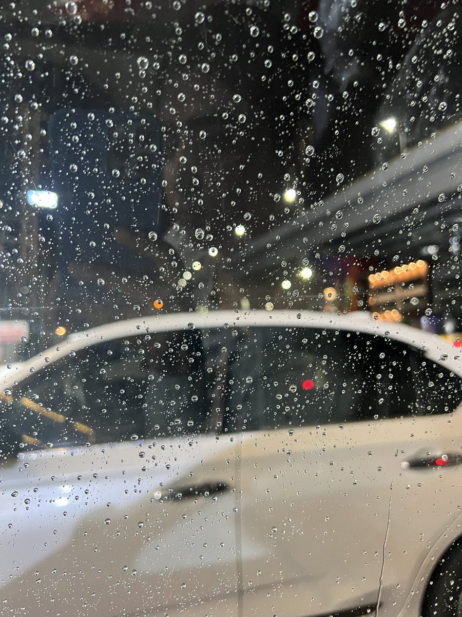 _SayeedaAfreen's tweet photo. Sudden rain 🌧 near Shah Ghouse Gachibowli @balaji25_t https://t.co/JdHNDlZkuU