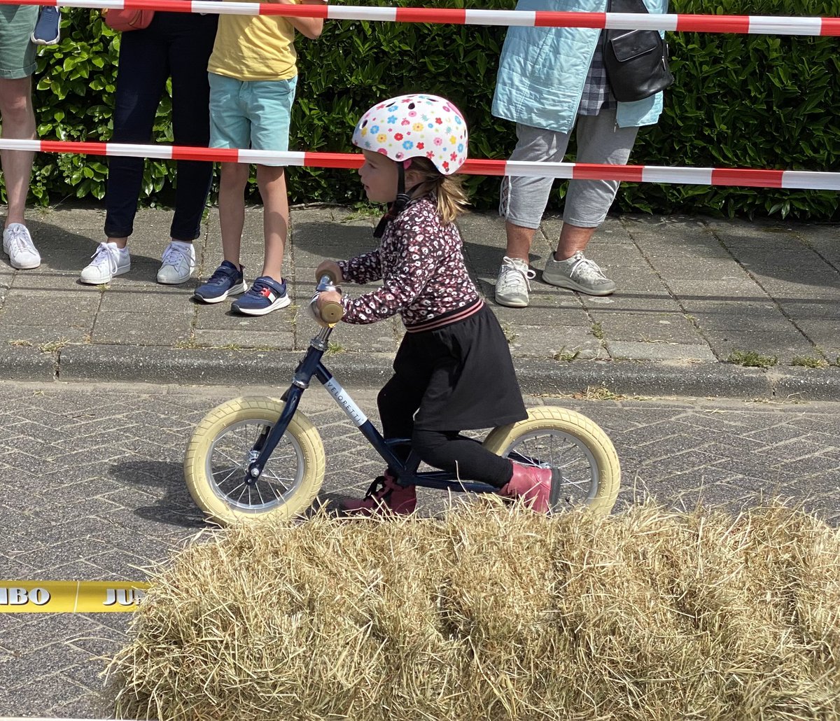 My daughter pinned her first numbers today and participated in a local race, which is part of @JumboVismaRoad’s Ready2Race program. For the record: I’m not crying; you're crying. #ProudDad