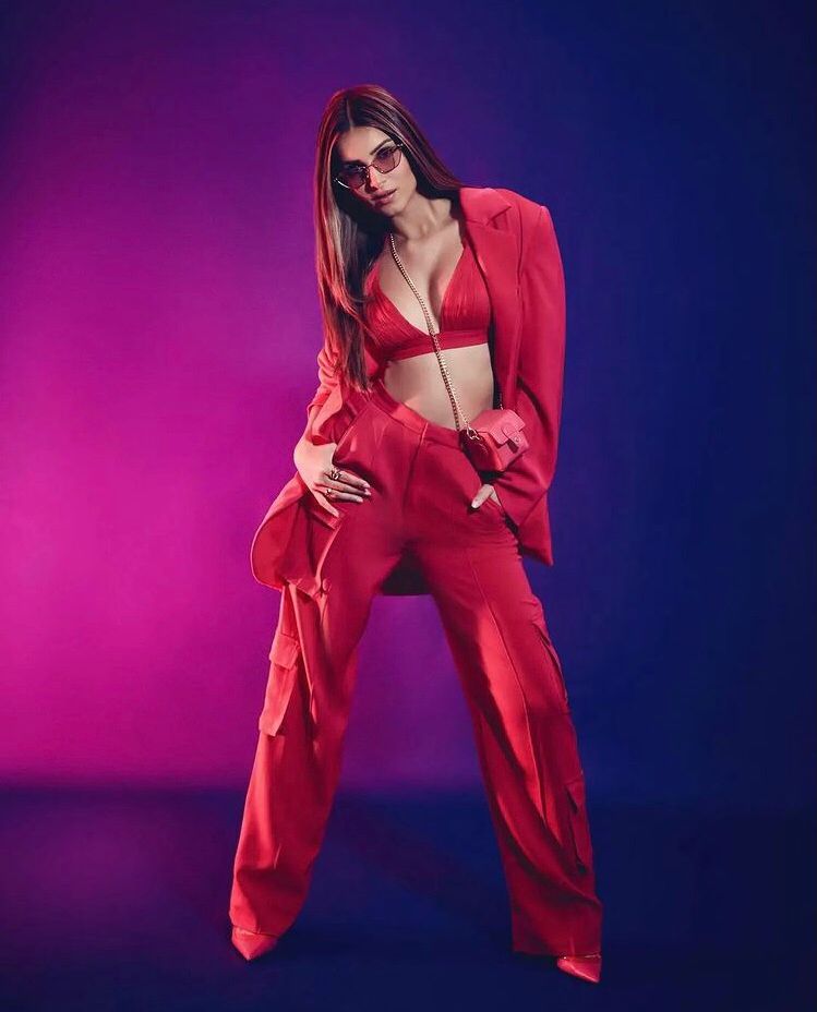 htcity's tweet photo. Reign of statement #powersuits: Whether it is #AishwaryaRaiBachchan’s vibrant piece or #SonaliBendre’s cool tasseled number, #pantsuits are here to alter the dynamics of #fashion
Read 👉 https://t.co/MoQC5UsvW6
Story by @ShrutiShende2
#style #trend #neonpantsuits https://t.co/6f0XJ3ITrR