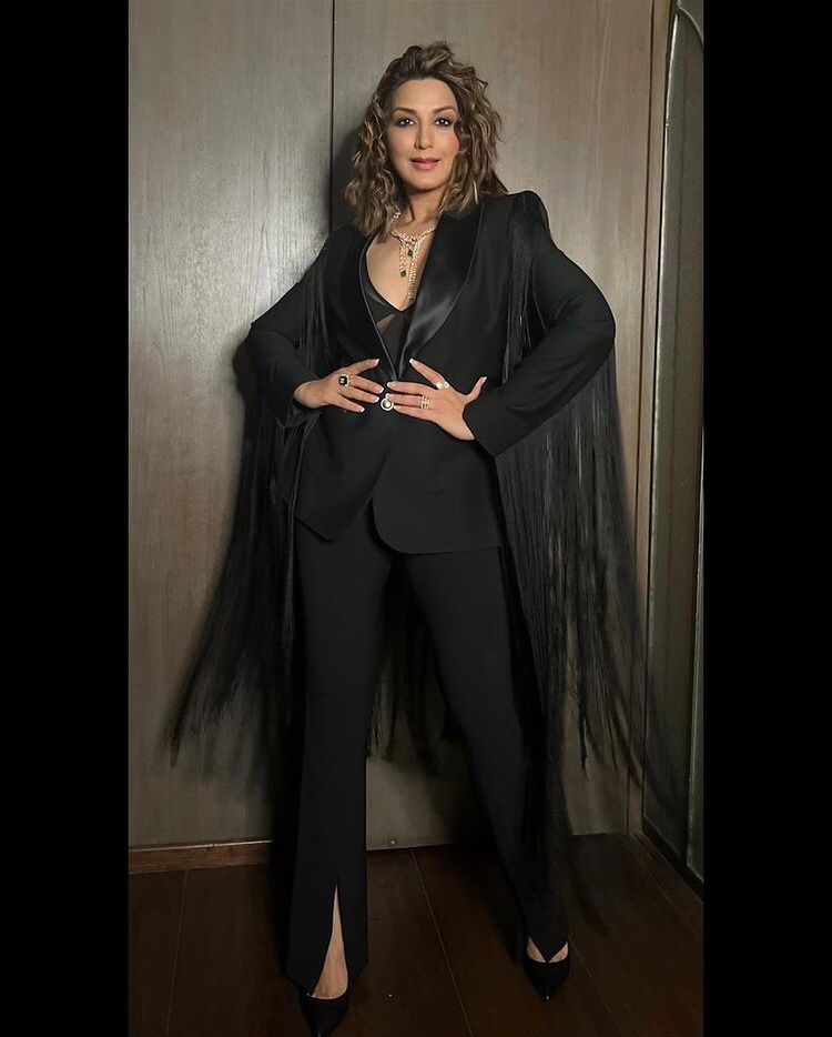 htcity's tweet photo. Reign of statement #powersuits: Whether it is #AishwaryaRaiBachchan’s vibrant piece or #SonaliBendre’s cool tasseled number, #pantsuits are here to alter the dynamics of #fashion
Read 👉 https://t.co/MoQC5UsvW6
Story by @ShrutiShende2
#style #trend #neonpantsuits https://t.co/6f0XJ3ITrR