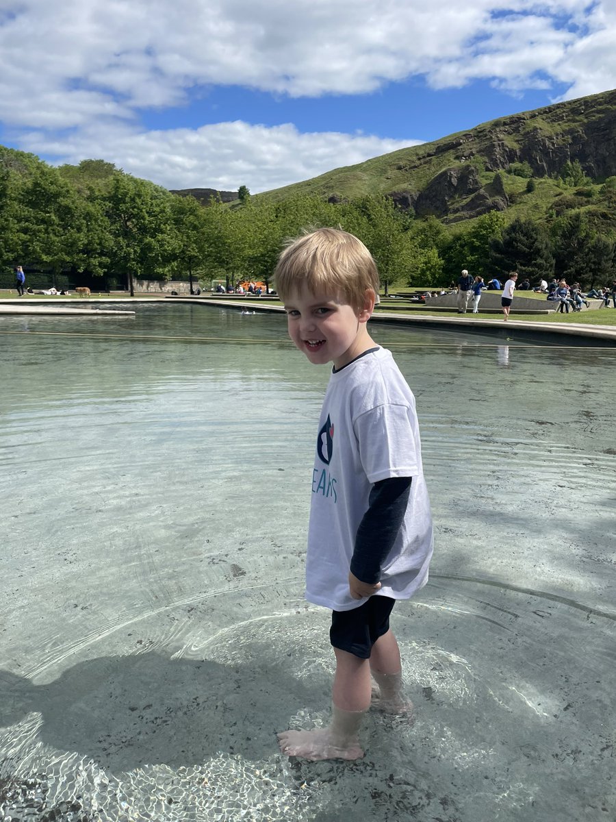 RaeburnMrs's tweet photo. My wee champ ran his first official 1km race today at the Edinburgh Marathon festival. 💙🏃‍♂️#proudmummoment @Calderwood_Pri https://t.co/xC6EAAnzmh