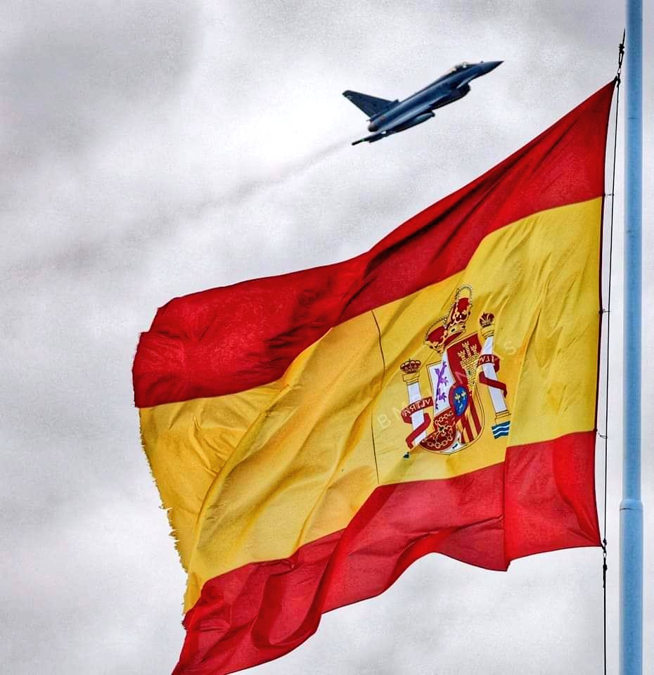 ivancp25's tweet photo. No existe un pedazo de tierra en el mundo sin una tumba española. Feliz #DíaDeLasFuerzasArmadas a todos los españoles y a nuestros militares.
¡¡¡ Y #VivaEspaña !!! #España #Ejército #Militares #Soldados #SpainArmy
🇪🇸✨🇪🇸✨🇪🇸✨🇪🇸✨🇪🇸✨🇪🇸 https://t.co/0FTWIAlRRN