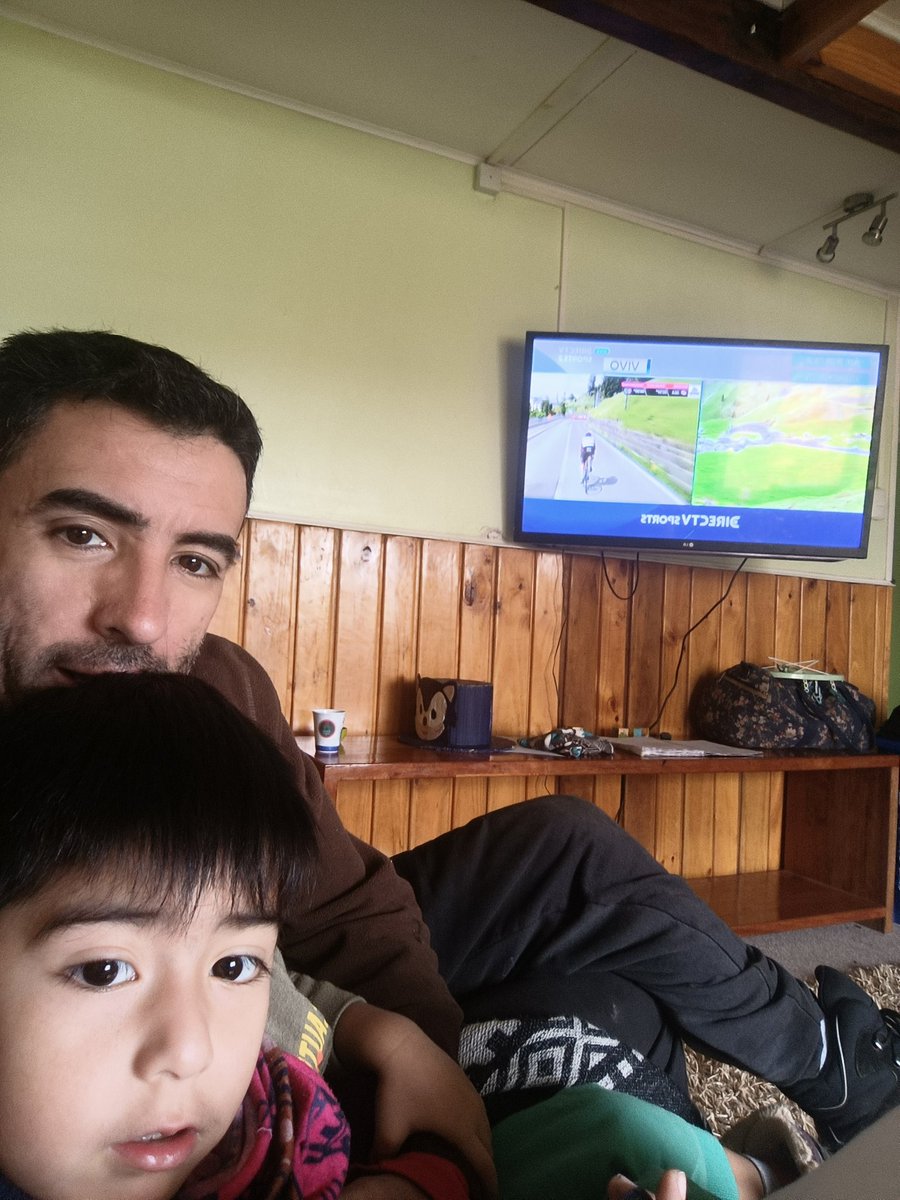 Viendo el #elgiroendirectv saludos desde Chile!!!