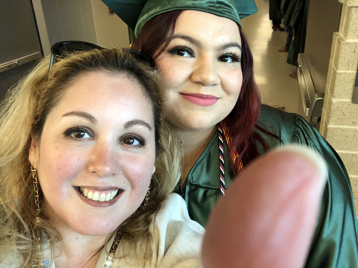 marianbase's tweet photo. Congratulations @KleinForest Graduates!!! #forestgrad22 #Classof2022 🎉🎉🎉😊💕 https://t.co/tJbr30KgYU