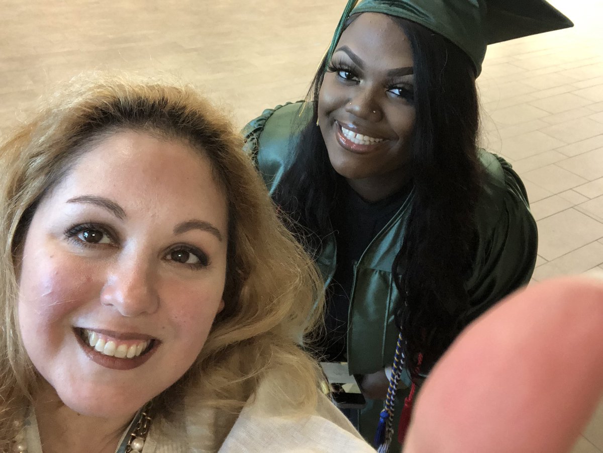 marianbase's tweet photo. Congratulations @KleinForest Graduates!!! #forestgrad22 #Classof2022 🎉🎉🎉😊💕 https://t.co/tJbr30KgYU