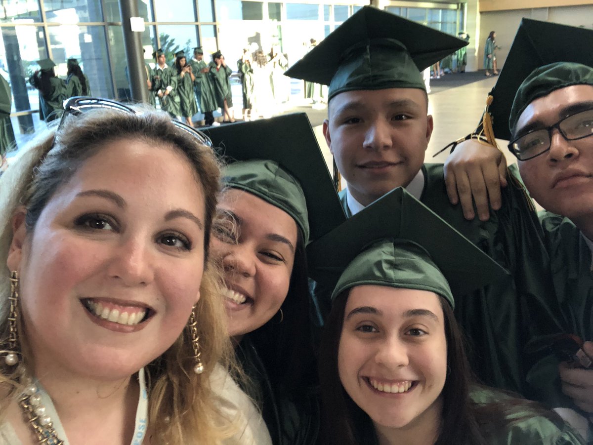 marianbase's tweet photo. Congratulations @KleinForest Graduates!!! #forestgrad22 #Classof2022 🎉🎉🎉😊💕 https://t.co/tJbr30KgYU